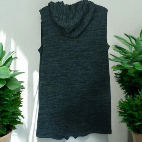 Lori Goldstein Sweater Knit Vest – Effortless Layering with Chic Appeal! - Picture 3 of 4